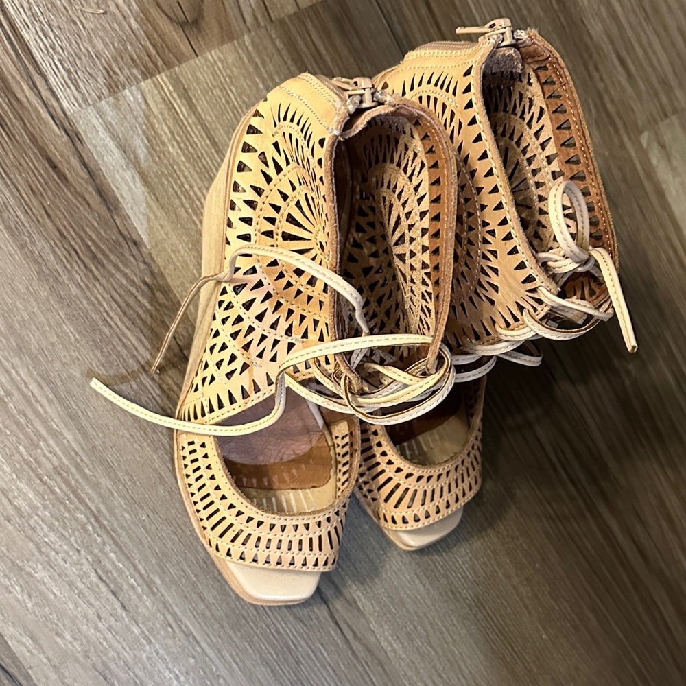 Jeffrey Campbell size 7